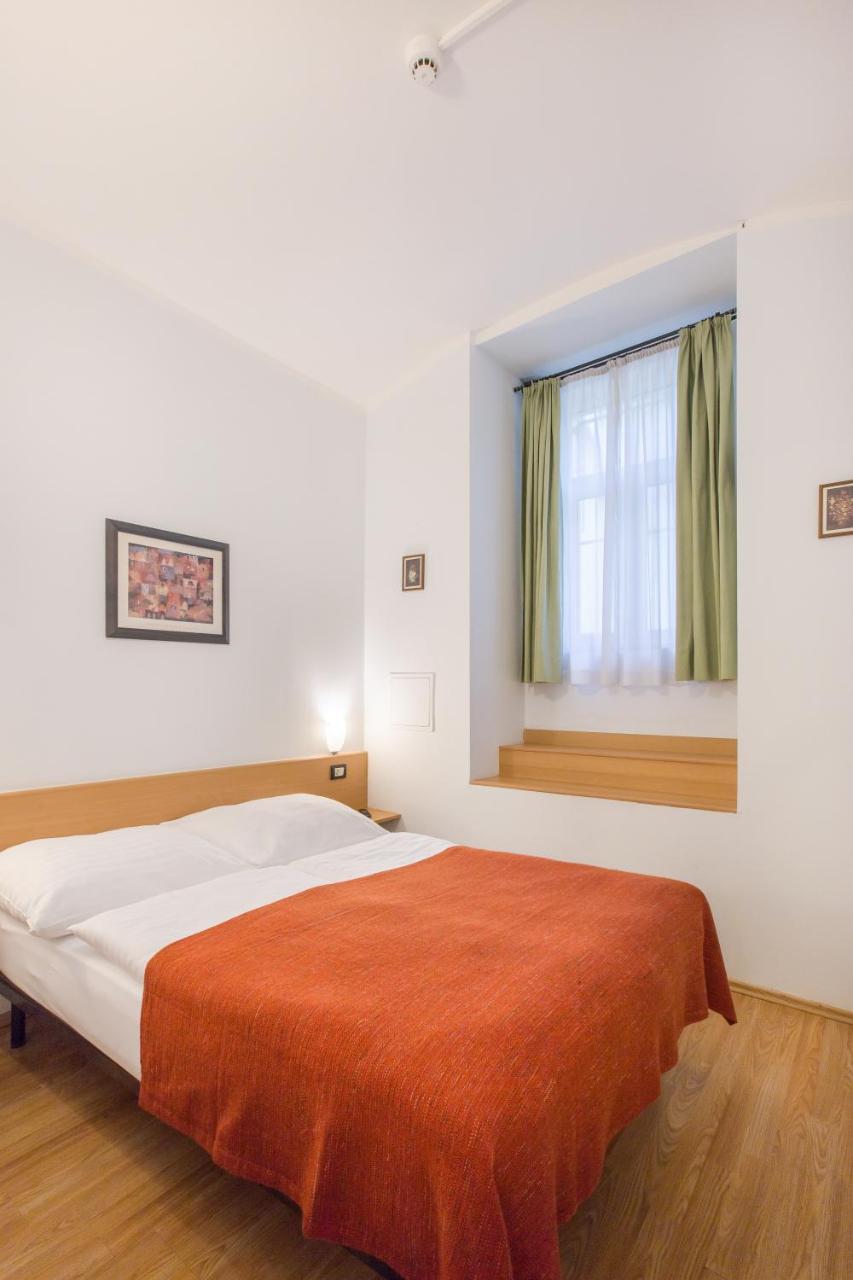 Duskova Apartments Прага Екстер'єр фото