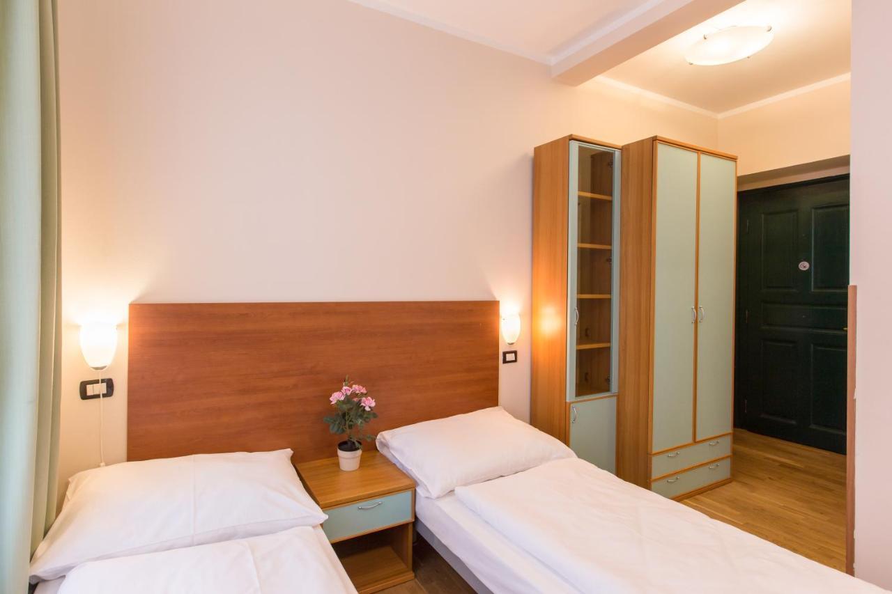 Duskova Apartments Прага Екстер'єр фото